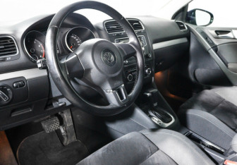 Подержанный автомобиль Volkswagen Golf Hatchback 2009 года (8 фото)