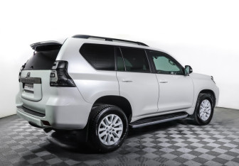 Подержанный автомобиль Toyota Land Cruiser Prado 2020 года (5 фото)