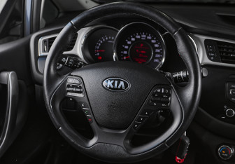 Подержанный автомобиль Kia Ceed Wagon 2017 года (12 фото)