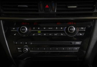 Подержанный автомобиль BMW X5 M 2016 года (14 фото)