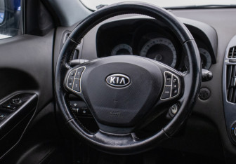 Подержанный автомобиль Kia Ceed Wagon 2009 года (15 фото)
