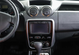 Подержанный автомобиль Renault Duster 2013 года (9 фото)