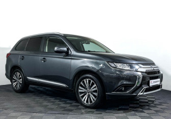 Подержанный автомобиль Mitsubishi Outlander 2019 года (3 фото)