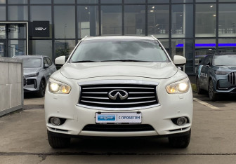 Подержанный автомобиль Infiniti JX 2013 года (2 фото)