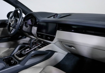Подержанный автомобиль Porsche Cayenne 2019 года (9 фото)
