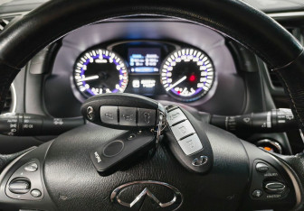 Подержанный автомобиль Infiniti QX60 2017 года (21 фото)