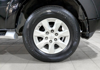 Подержанный автомобиль Mitsubishi Pajero 2011 года (18 фото)