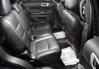 Подержанный автомобиль Ford Explorer 2012 года (17 фото)