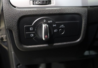 Подержанный автомобиль Volkswagen Touareg 2013 года (13 фото)