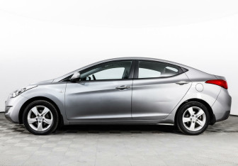 Подержанный автомобиль Hyundai Elantra Sedan 2012 года (3 фото)