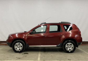 Подержанный автомобиль Renault Duster 2013 года (8 фото)