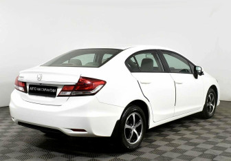Подержанный автомобиль Honda Civic Sedan 2015 года (3 фото)