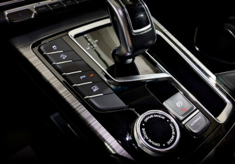 Подержанный автомобиль Geely Atlas Pro 2024 года (27 фото)