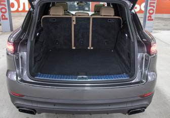 Подержанный автомобиль Porsche Cayenne 2019 года (10 фото)