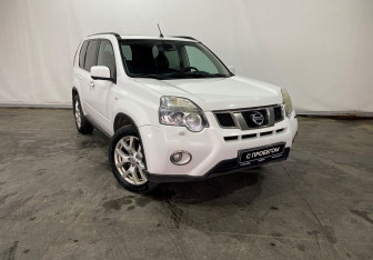 Подержанный автомобиль Nissan X-Trail 2013 года (3 фото)