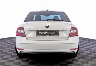 Подержанный автомобиль Skoda Octavia Liftback 2019 года (6 фото)