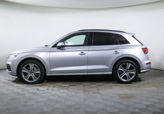 Подержанный автомобиль Audi Q5 2019 года (13 фото)