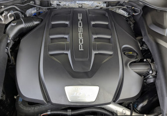 Подержанный автомобиль Porsche Cayenne 2014 года (9 фото)