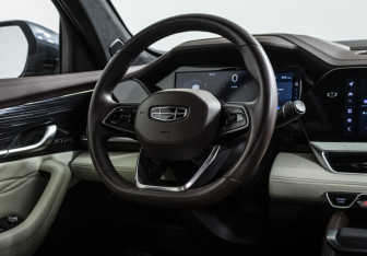 Подержанный автомобиль Geely Monjaro 2023 года (10 фото)