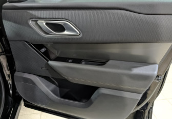 Подержанный автомобиль Land Rover Range Rover Velar 2020 года (25 фото)
