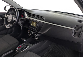 Подержанный автомобиль Kia Rio Hatchback 2021 года (12 фото)