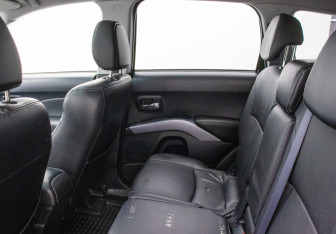Подержанный автомобиль Mitsubishi Outlander 2008 года (11 фото)