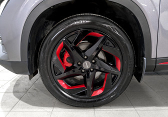 Подержанный автомобиль Omoda C5 2023 года (18 фото)