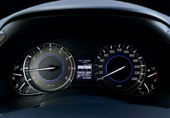Подержанный автомобиль Infiniti QX80 2018 года (34 фото)