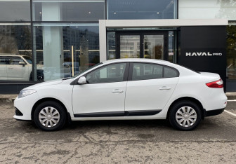 Подержанный автомобиль Renault Fluence 2013 года (8 фото)