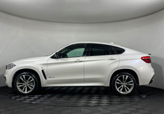 Подержанный автомобиль BMW X6 2019 года (5 фото)
