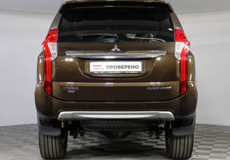 Подержанный автомобиль Mitsubishi Pajero Sport 2019 года (6 фото)