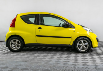Подержанный автомобиль Peugeot 107 2008 года (4 фото)