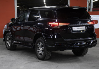 Подержанный автомобиль Toyota Fortuner 2017 года (7 фото)