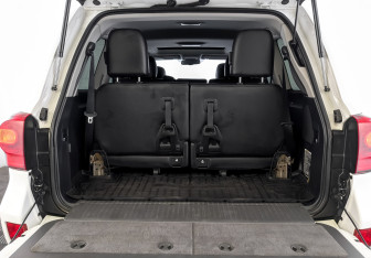 Подержанный автомобиль Toyota Land Cruiser Suv 2014 года (28 фото)