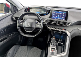 Подержанный автомобиль Peugeot 3008 2018 года (29 фото)