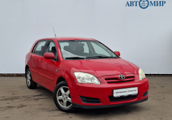 Подержанный автомобиль Toyota Corolla Hatchback 2004 года (3 фото)