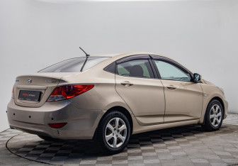 Подержанный автомобиль Hyundai Accent Sedan 2011 года (5 фото)