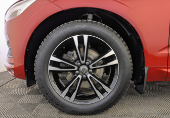 Подержанный автомобиль Volvo XC60 2019 года (12 фото)
