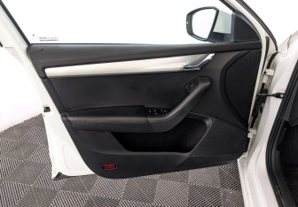 Подержанный автомобиль Skoda Octavia Liftback 2019 года (19 фото)