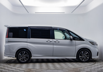 Подержанный автомобиль Honda Stepwgn 2019 года (4 фото)