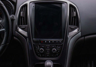 Подержанный автомобиль Opel Astra Hatchback 2013 года (14 фото)