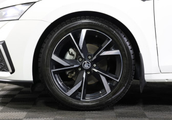 Подержанный автомобиль Skoda Octavia Liftback 2022 года (26 фото)