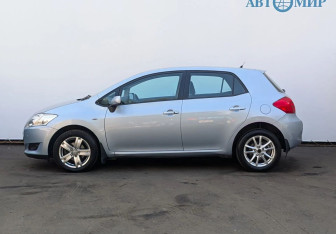 Подержанный автомобиль Toyota Auris Hatchback 2008 года (5 фото)