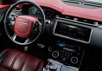 Подержанный автомобиль Land Rover Range Rover Velar 2017 года (17 фото)