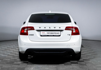 Подержанный автомобиль Volvo S60 2012 года (6 фото)