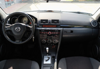 Подержанный автомобиль Mazda 3 Hatchback 2008 года (9 фото)