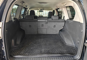 Подержанный автомобиль Toyota Land Cruiser Prado 2013 года (16 фото)