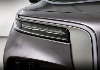 Подержанный автомобиль Hongqi E-HS9 2023 года (17 фото)