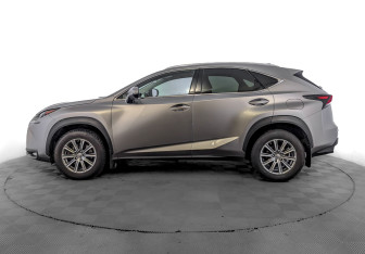 Подержанный автомобиль Lexus NX 2015 года (8 фото)