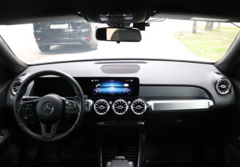 Подержанный автомобиль Mercedes-Benz GLB 2020 года (12 фото)